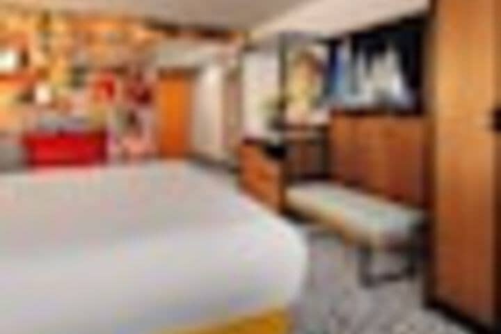 Room 32 of 192