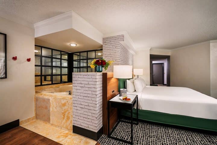 Room 84 of 192