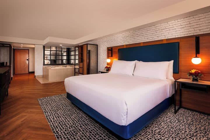 Room 72 of 192