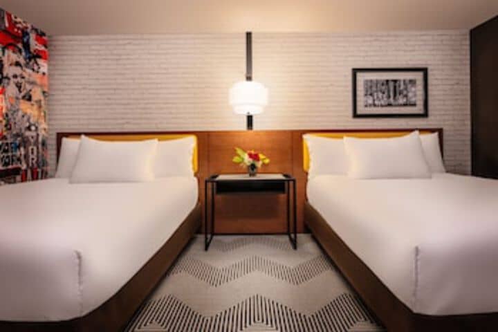 Room 34 of 192