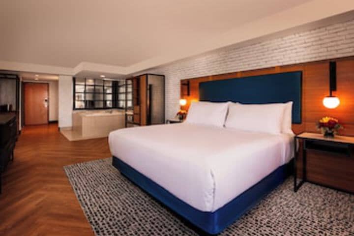 Room 70 of 192
