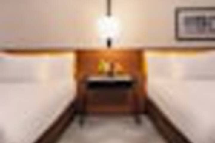 Room 35 of 192