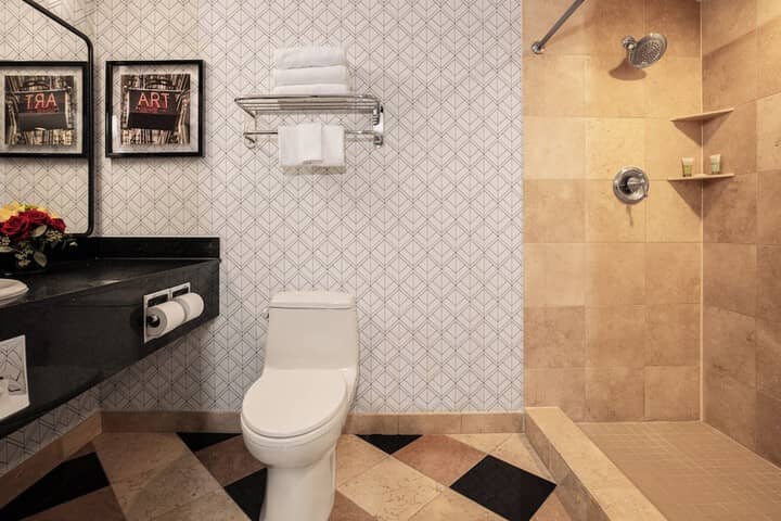 Room 105 of 192