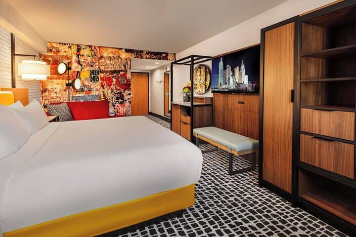 Room 33 of 192