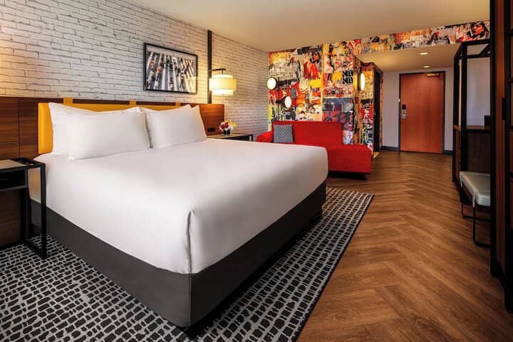 Room 27 of 192